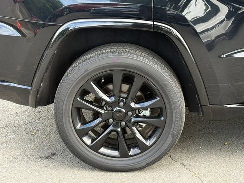 Used 2022 Jeep Grand Cherokee Laredo X AWD/4WD image 7