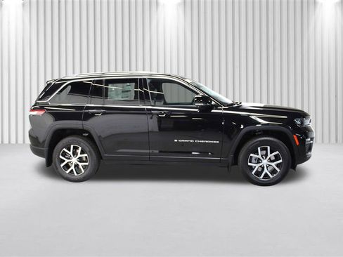 New 2025 Jeep Grand Cherokee Limited w/ Luxury Tech Group II image 2