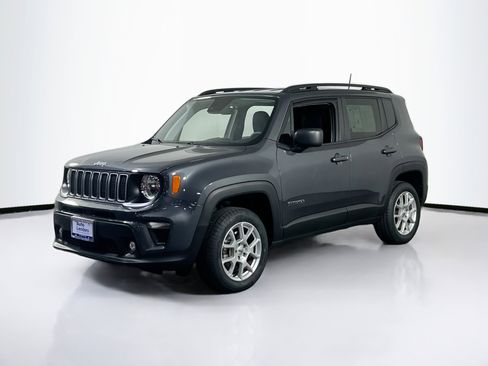 Used 2022 Jeep Renegade Latitude image 1