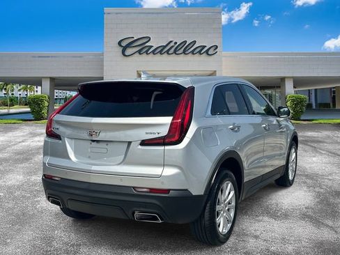 Certified 2022 Cadillac XT4 Luxury w/ Cold Weather Package FWD image 3