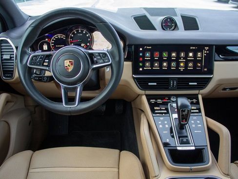 Used 2023 Porsche Cayenne image 13