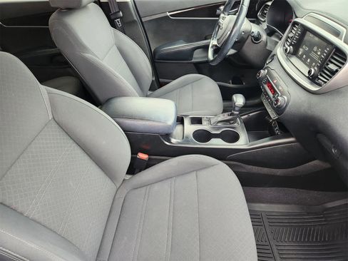 Used 2020 Kia Sorento S image 14