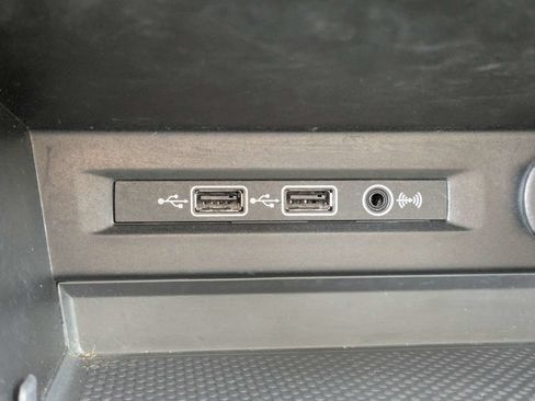 Used 2019 Volkswagen Tiguan SE FWD image 32