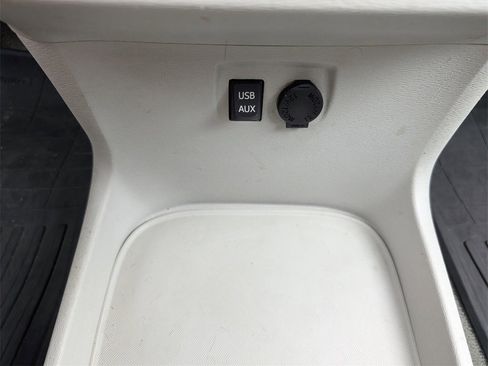 Used 2013 Toyota Sienna XLE image 17