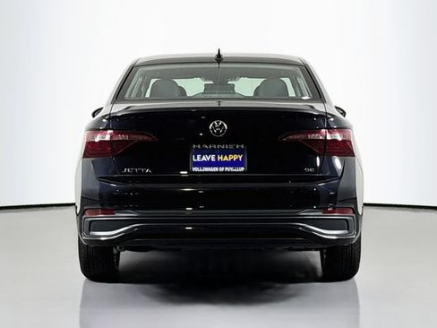 Certified 2022 Volkswagen Jetta SE w/ Panoramic Sunroof Package FWD image 6