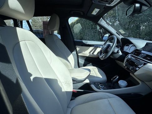 Used 2020 BMW X1 xDrive28i w/ Premium Package image 4