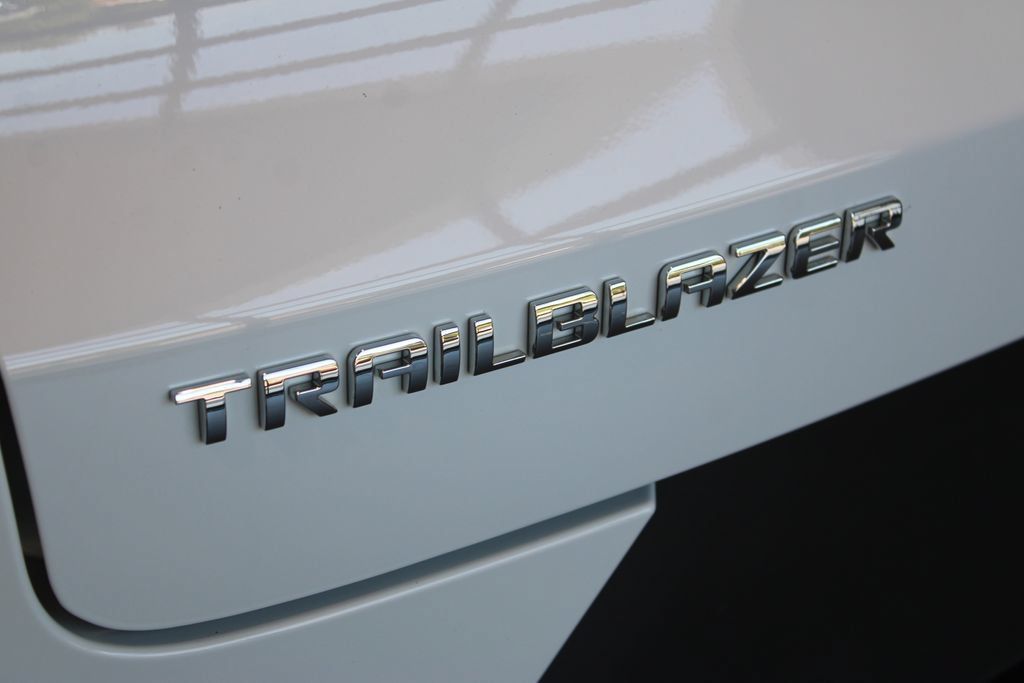Used 2025 Chevrolet TrailBlazer LT w/ Convenience Package FWD image 34