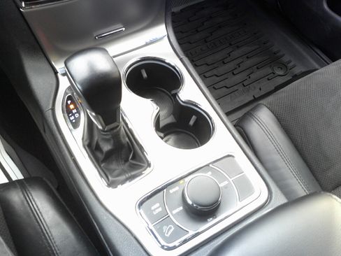 Used 2020 Jeep Grand Cherokee Laredo w/ Quick Order Package 2BN North image 28