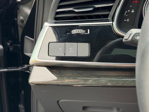 Used 2025 Audi Q7 3.0T Premium image 19