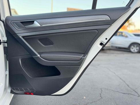 Used 2017 Volkswagen e-Golf SEL Premium w/ Driver Assistance Package image 33