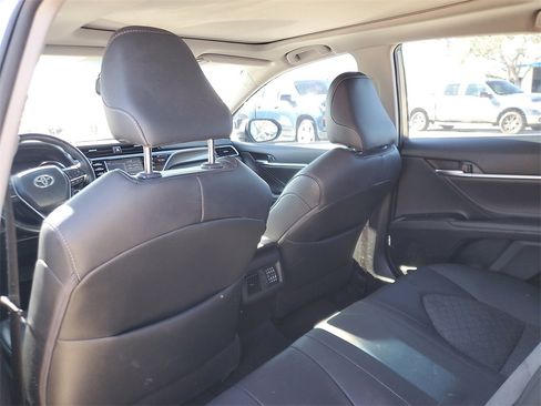Used 2018 Toyota Camry XSE image 10