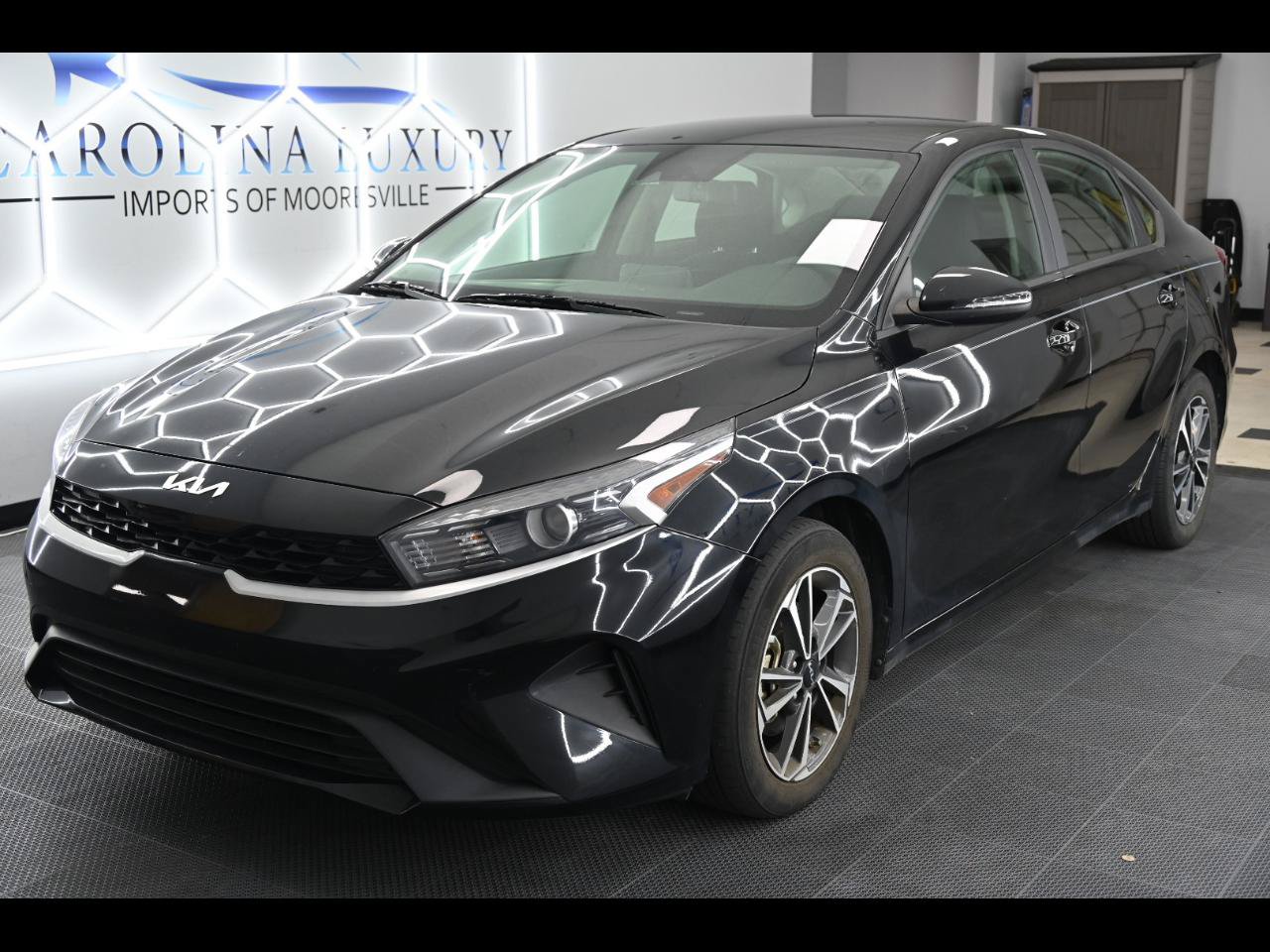 Used 2023 Kia Forte LXS w/ LXS Technology Package FWD image 1