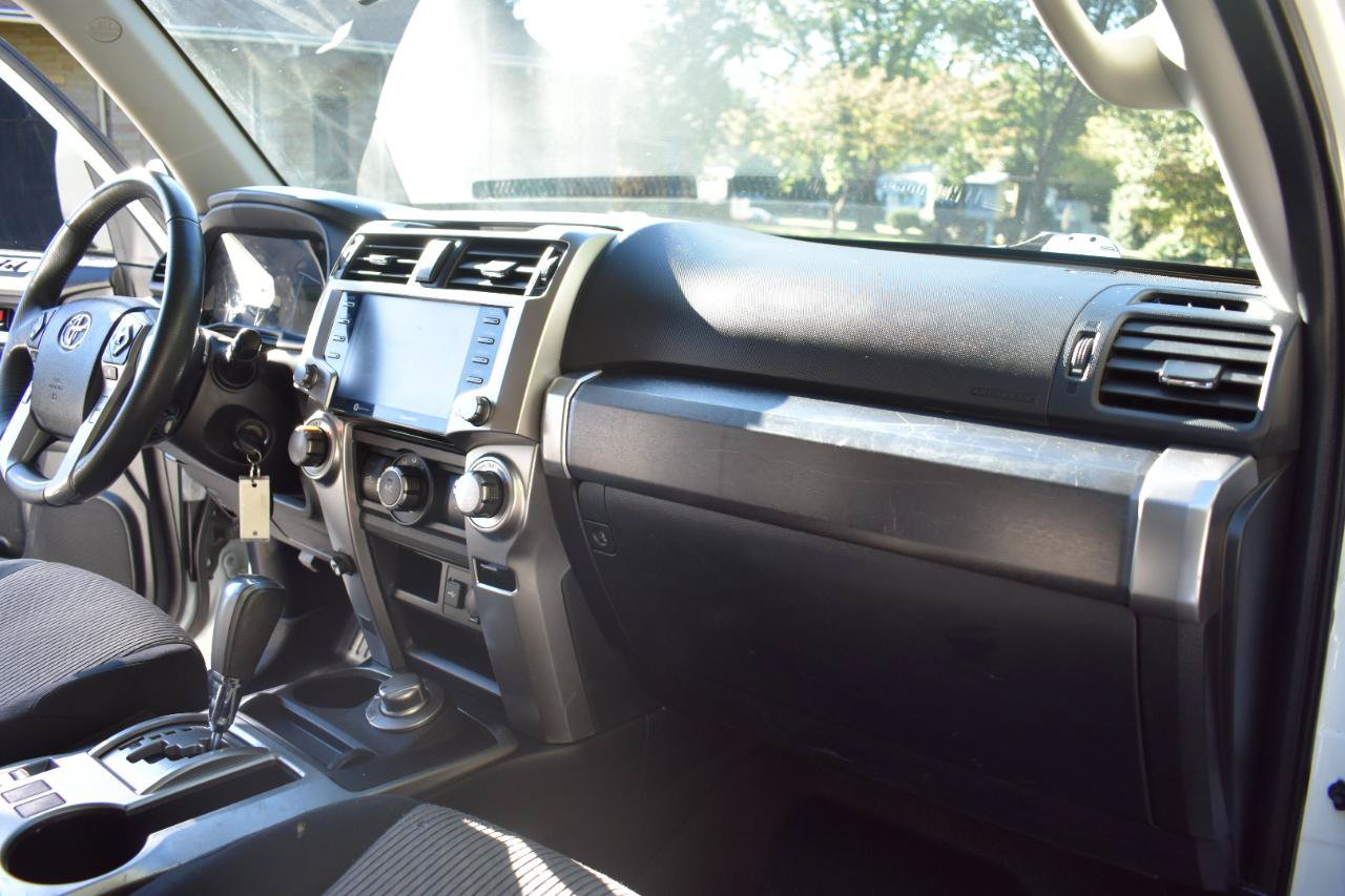 Used 2020 Toyota 4Runner SR5 AWD/4WD image 22