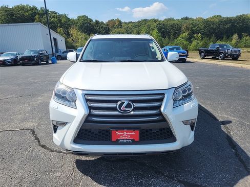 Used 2017 Lexus GX 460 image 3