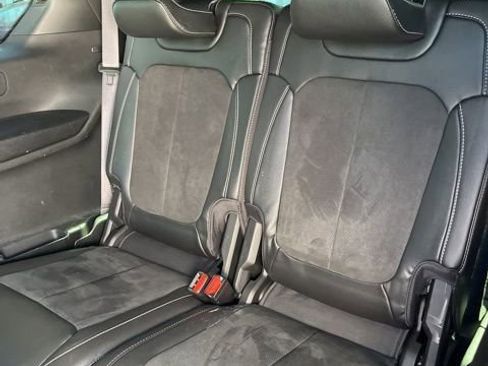 Used 2025 Jeep Grand Cherokee L Laredo image 9