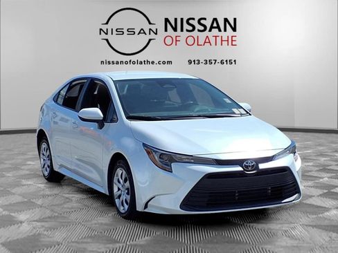 Used 2025 Toyota Corolla LE FWD image 31