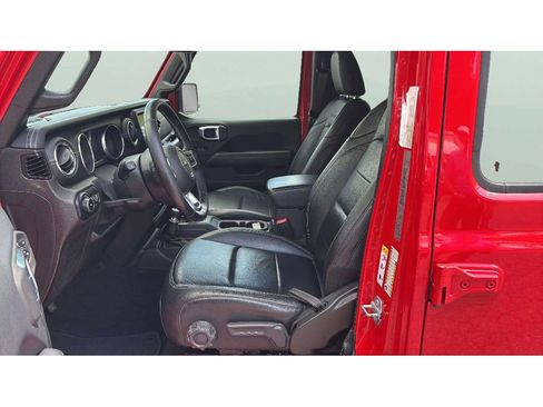 Used 2019 Jeep Wrangler Unlimited Sahara w/ Uconnect 4C Nav & Sound Group AWD/4WD image 10