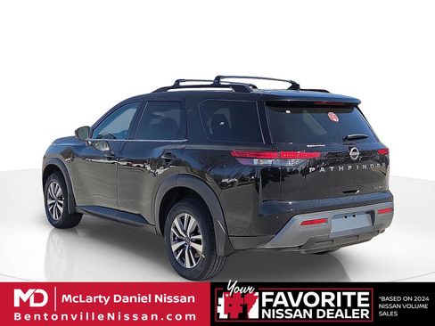 New 2026 Nissan Pathfinder SL image 4