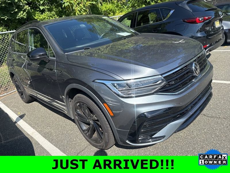 Certified 2023 Volkswagen Tiguan SE R-Line image 1