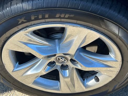 Used 2017 Toyota Highlander Limited AWD/4WD image 10