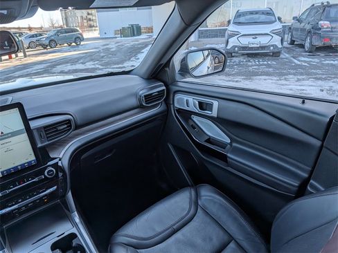 Used 2023 Ford Explorer Platinum w/ Technology Package image 10