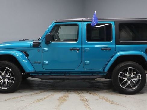 Used 2024 Jeep Wrangler Unlimited w/ Convenience Group image 7