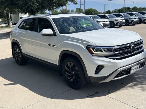 Certified 2023 Volkswagen Atlas Cross Sport SE w/ Panoramic Sunroof Package FWD image 2