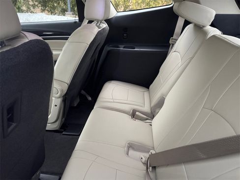 Used 2020 Buick Enclave Essence image 18