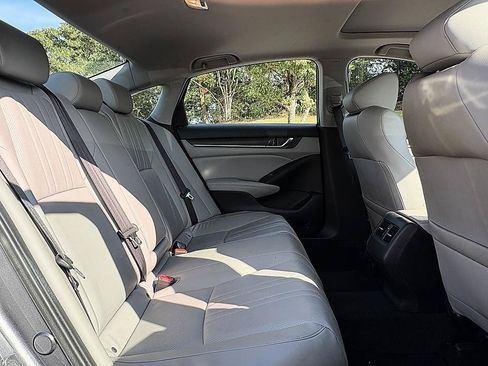 Used 2018 Honda Accord EX-L image 10