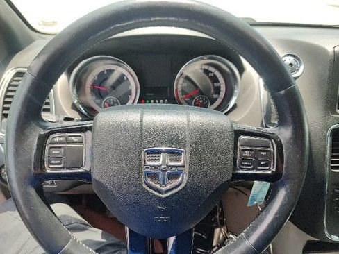 Used 2016 Dodge Grand Caravan SXT FWD image 14