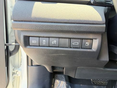 Used 2025 Toyota Camry LE FWD image 31