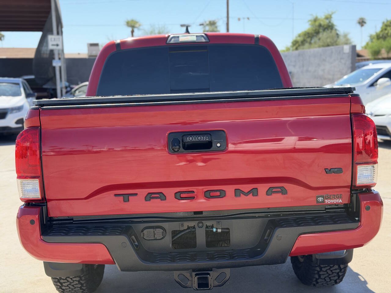 Used 2017 Toyota Tacoma TRD Sport w/ Premium & Technology Package RWD image 18
