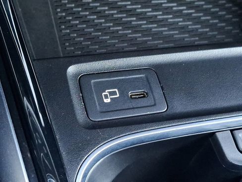 Used 2021 Mercedes-Benz GLB 250 4MATIC image 22