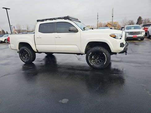 Used 2016 Toyota Tacoma TRD Sport image 58