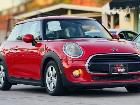 Used 2019 MINI Cooper 2-Door Hardtop image 4
