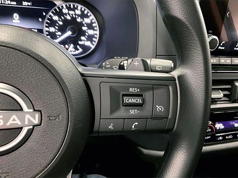 Used 2024 Nissan Pathfinder S image 22