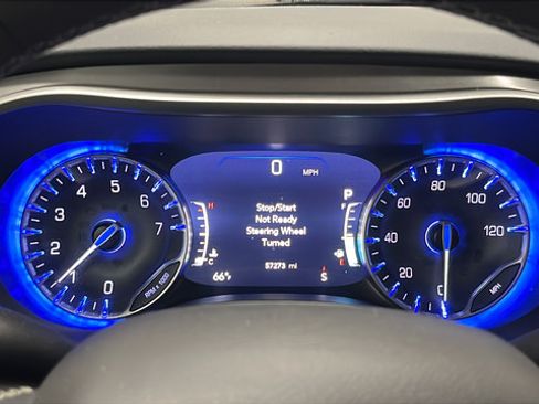 Used 2023 Chrysler Pacifica Touring-L FWD image 16