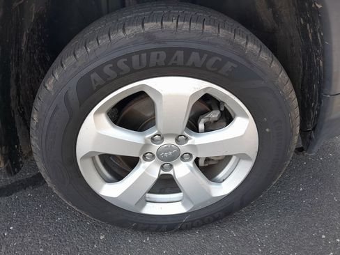 Used 2019 Jeep Compass Latitude w/ Popular Equipment Group AWD/4WD image 40