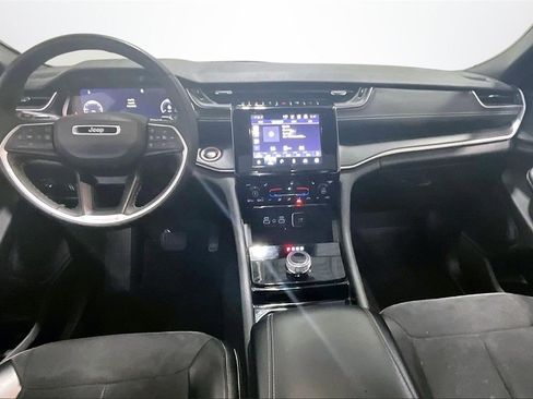 Used 2023 Jeep Grand Cherokee L Laredo image 7