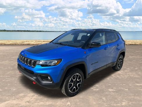 Used 2024 Jeep Compass Trailhawk image 12