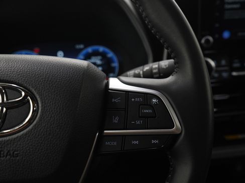 Used 2025 Toyota Highlander XSE image 26