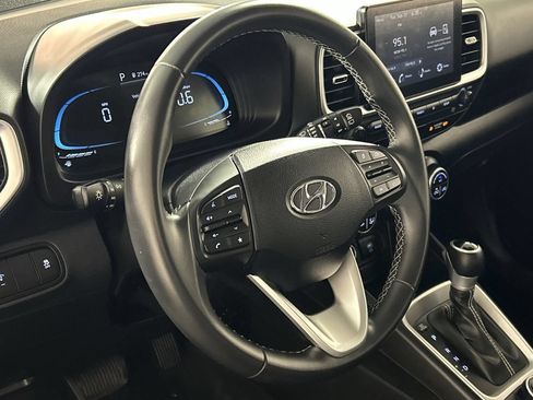Used 2025 Hyundai Venue SEL FWD image 15