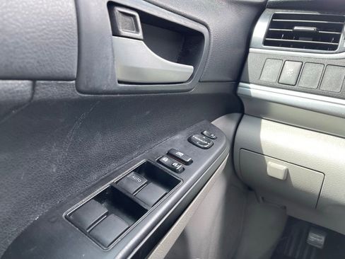 Used 2012 Toyota Camry LE image 10