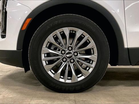 Used 2024 Cadillac XT4 Premium Luxury image 9