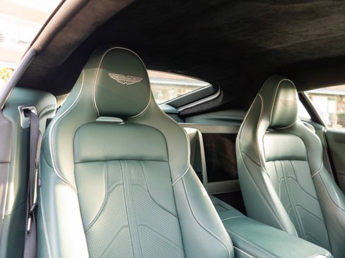 Used 2025 Aston Martin V8 Vantage Coupe image 26