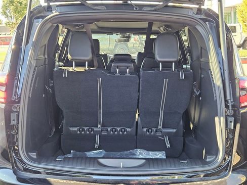 New 2026 Chrysler Pacifica Select image 10