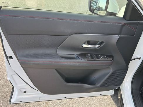 Used 2025 Nissan Kicks SR FWD image 15