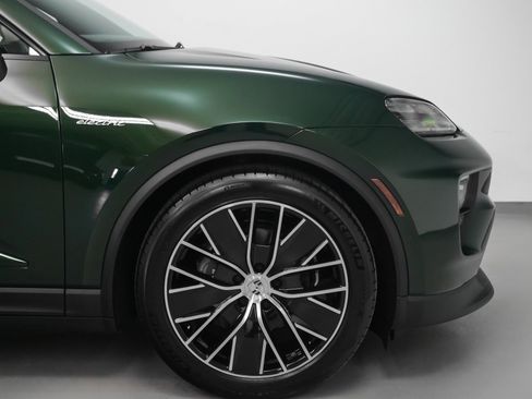 Used 2025 Porsche Macan Electric image 12