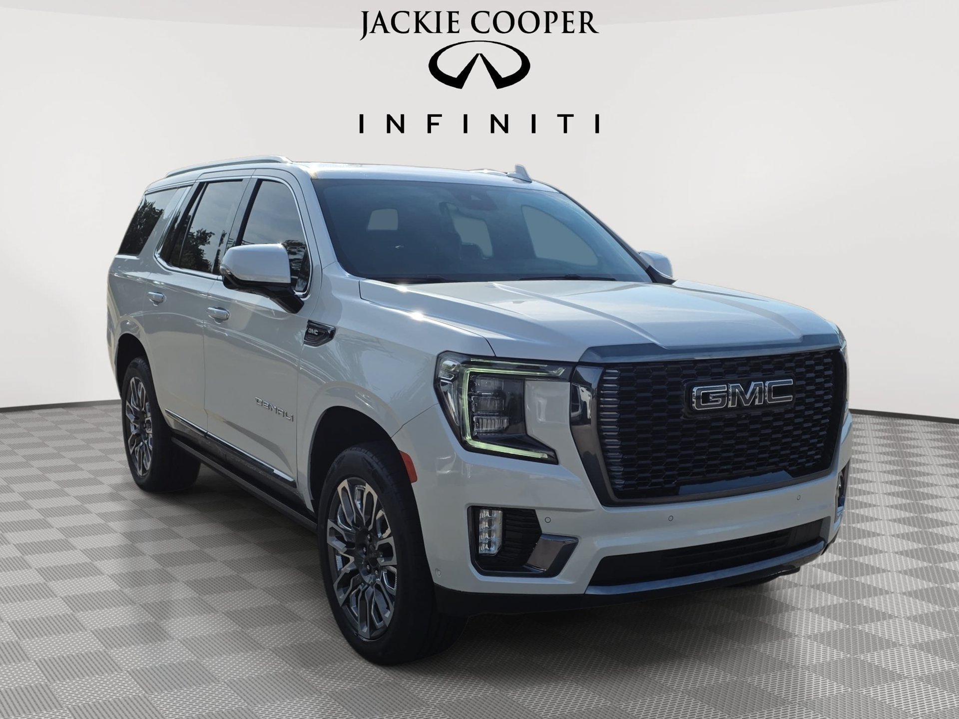 Used 2023 GMC Yukon Denali Ultimate AWD/4WD image 3