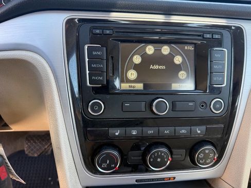 Used 2013 Volkswagen Passat 2.5 SE image 19